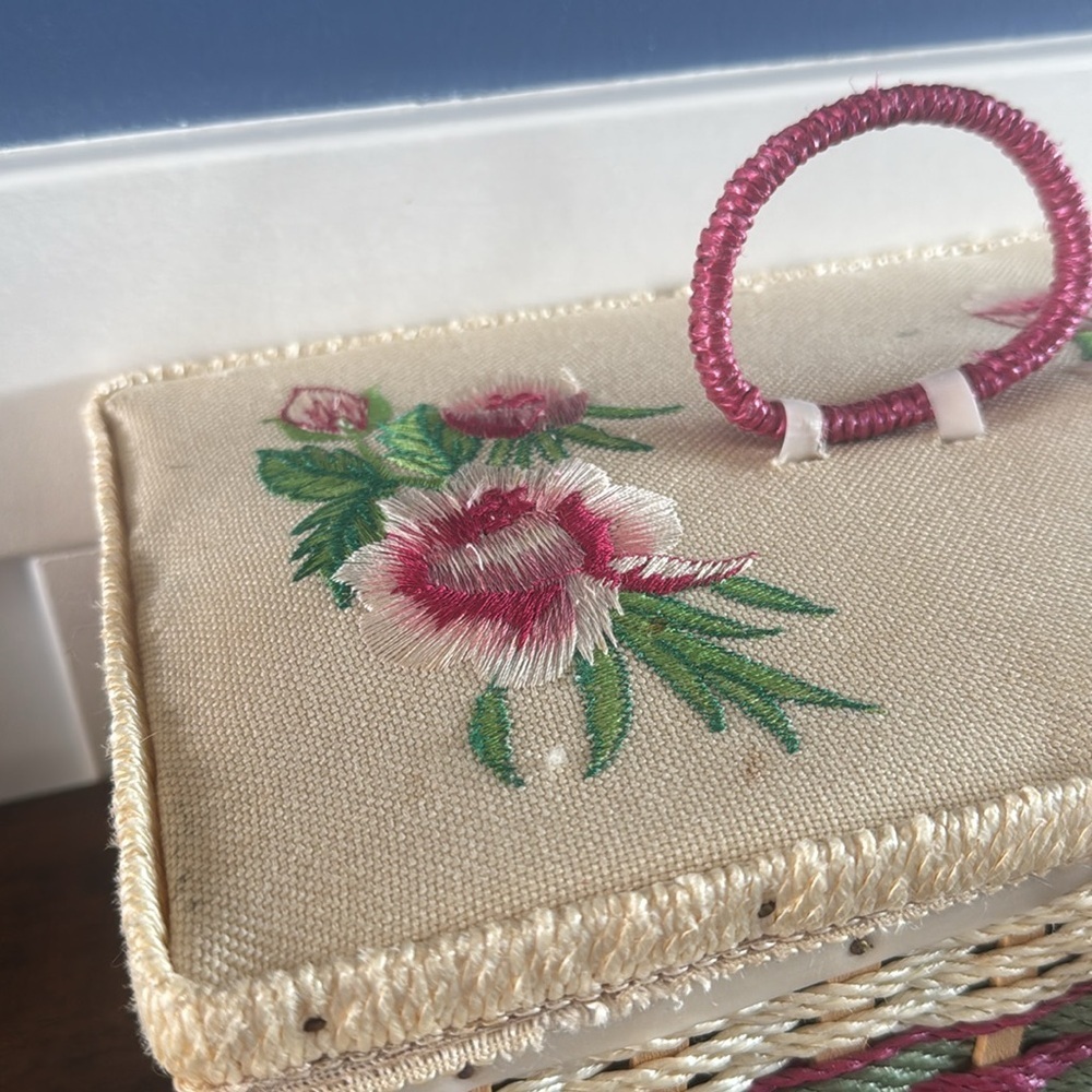 Vintage Wicker Sewing Box pink floral embroidered Lid with Built-in Pin Cushion - Picture 4 of 17